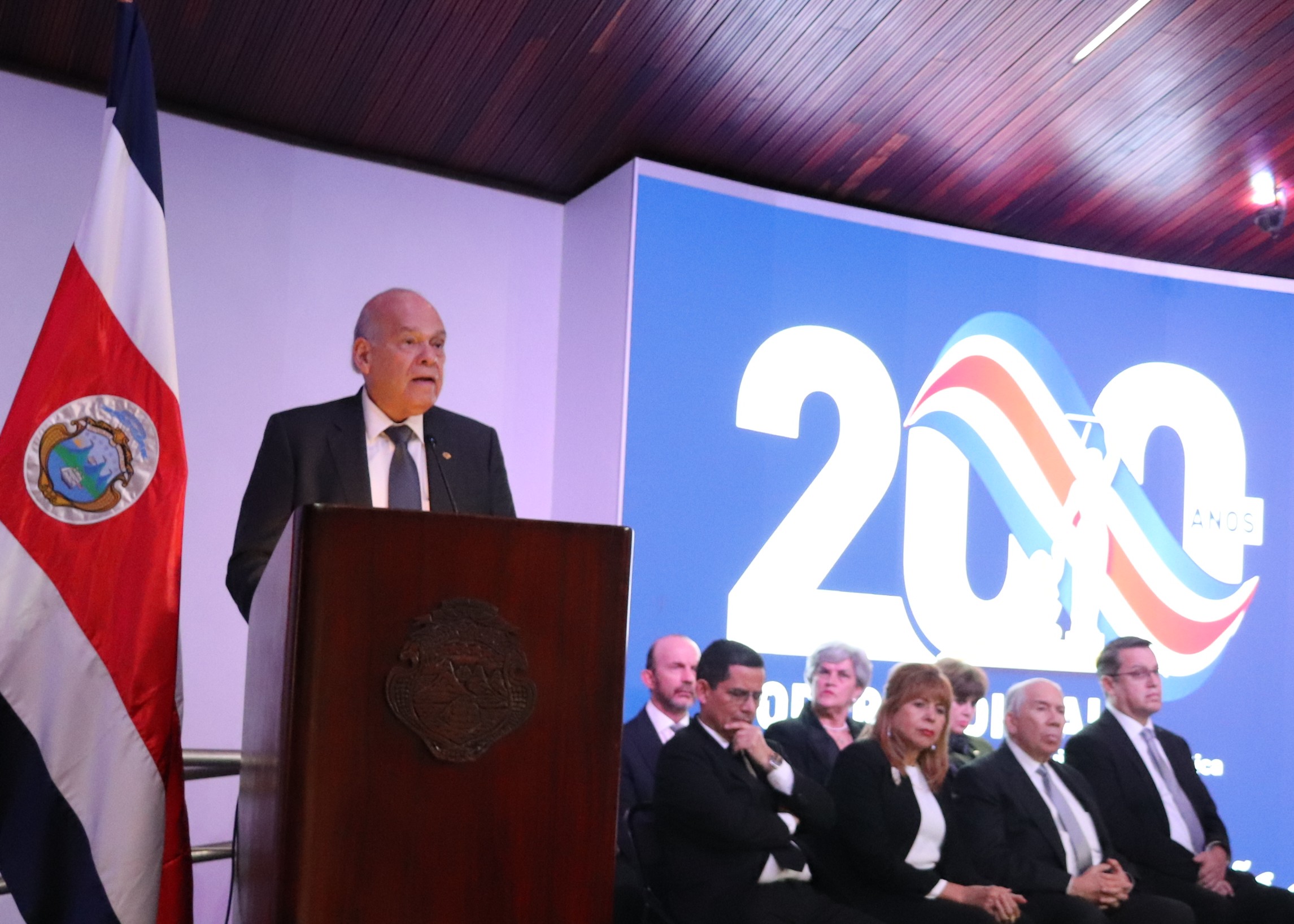 “Nuestro deber es custodiar la Constitución, servir a la gente y no intimidarnos”